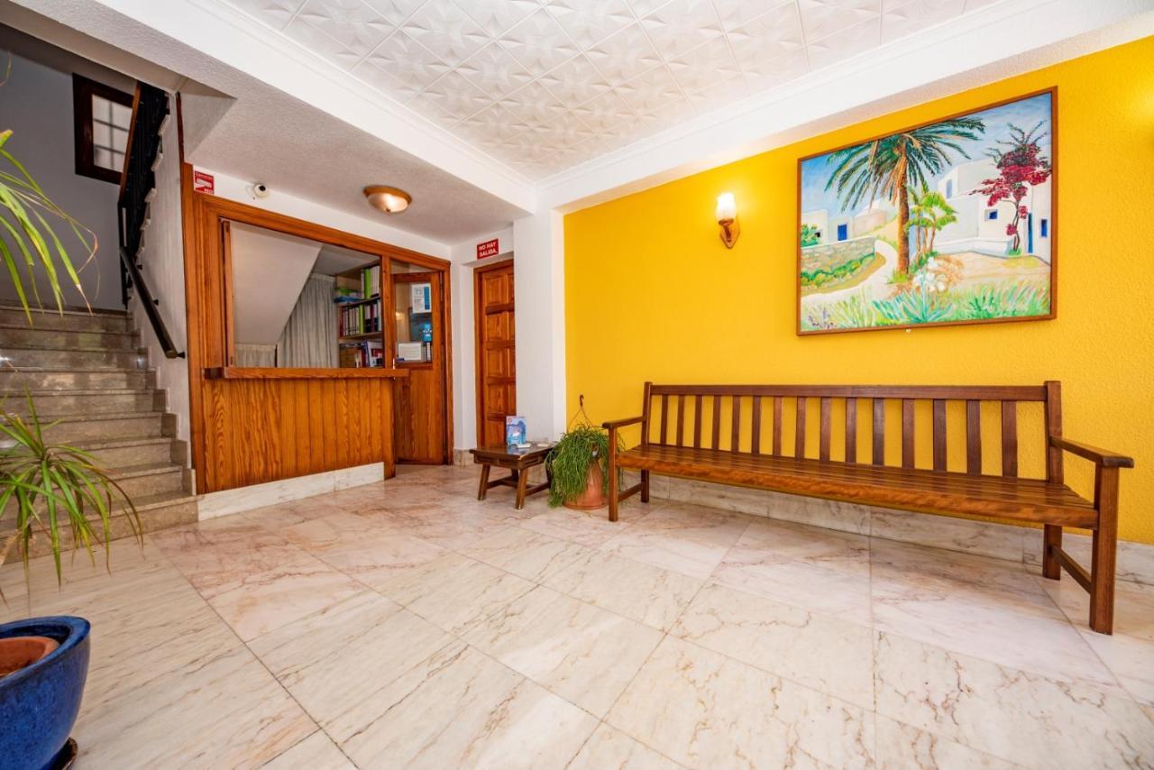 Hostal Y Apartamentos Santa Eulalia Santa Eulària des Riu Εξωτερικό φωτογραφία
