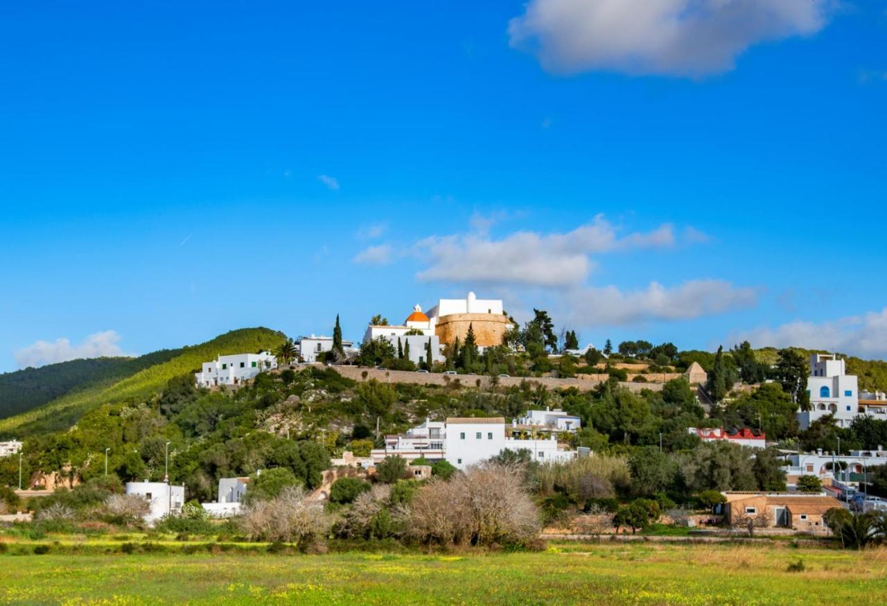 Hostal Y Apartamentos Santa Eulalia Santa Eulària des Riu Εξωτερικό φωτογραφία