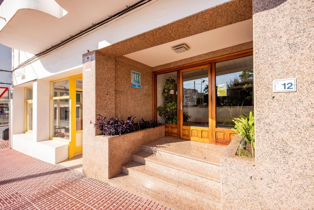Hostal Y Apartamentos Santa Eulalia Santa Eulària des Riu Εξωτερικό φωτογραφία