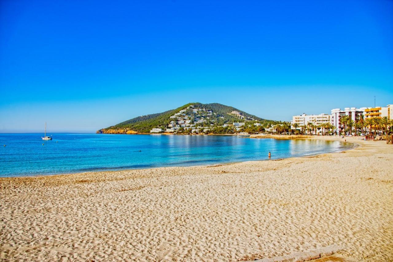 Hostal Y Apartamentos Santa Eulalia Santa Eulària des Riu Εξωτερικό φωτογραφία