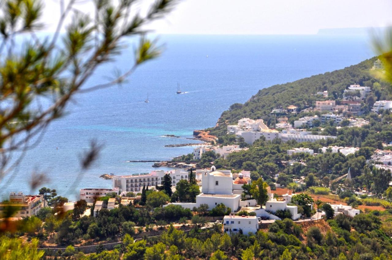 Hostal Y Apartamentos Santa Eulalia Santa Eulària des Riu Εξωτερικό φωτογραφία