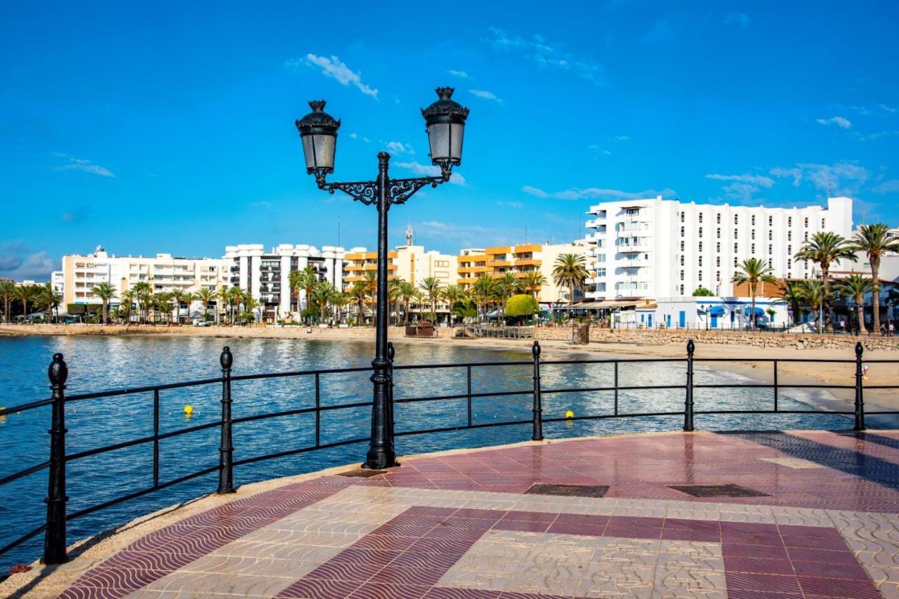 Hostal Y Apartamentos Santa Eulalia Santa Eulària des Riu Εξωτερικό φωτογραφία