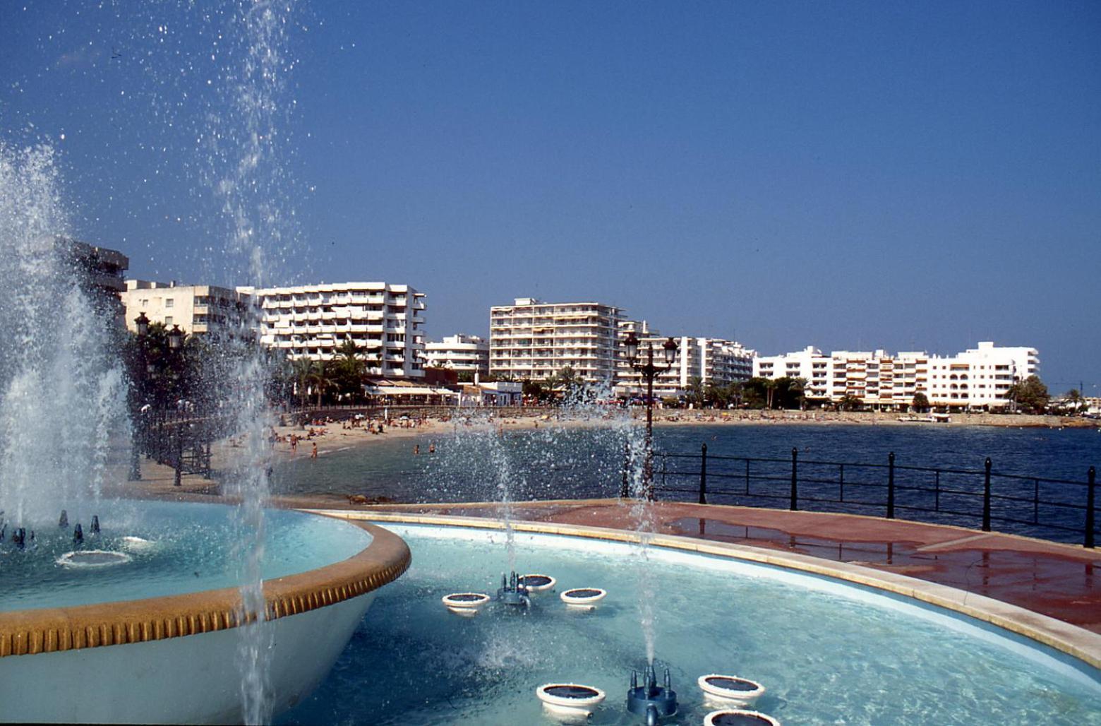 Hostal Y Apartamentos Santa Eulalia Santa Eulària des Riu Εξωτερικό φωτογραφία