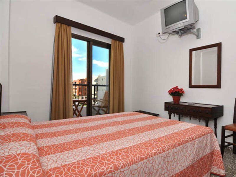 Hostal Y Apartamentos Santa Eulalia Santa Eulària des Riu Εξωτερικό φωτογραφία